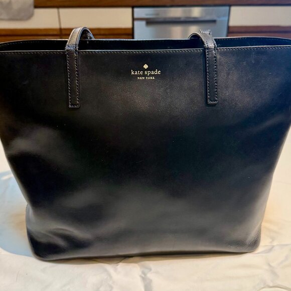 Kate Spade Handbags - Kate Spade Black Leather Tote - Great for Work 💼